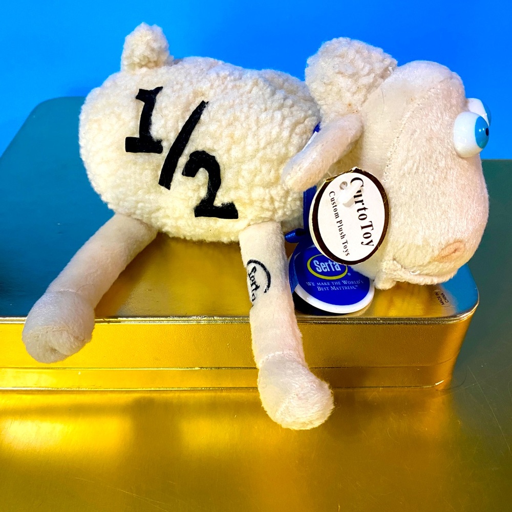 SERTA COUNTING SHEEP 1/2 PLUSH 2000 NWT PLASTIC EYES & NECK TAG WEARING BRACES